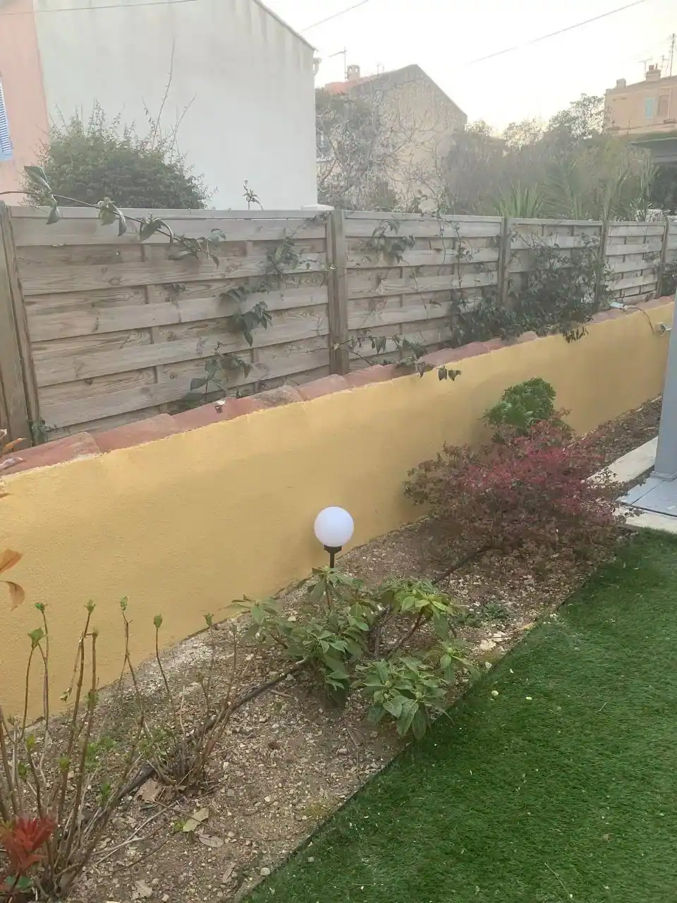 Après : clôture rénovée